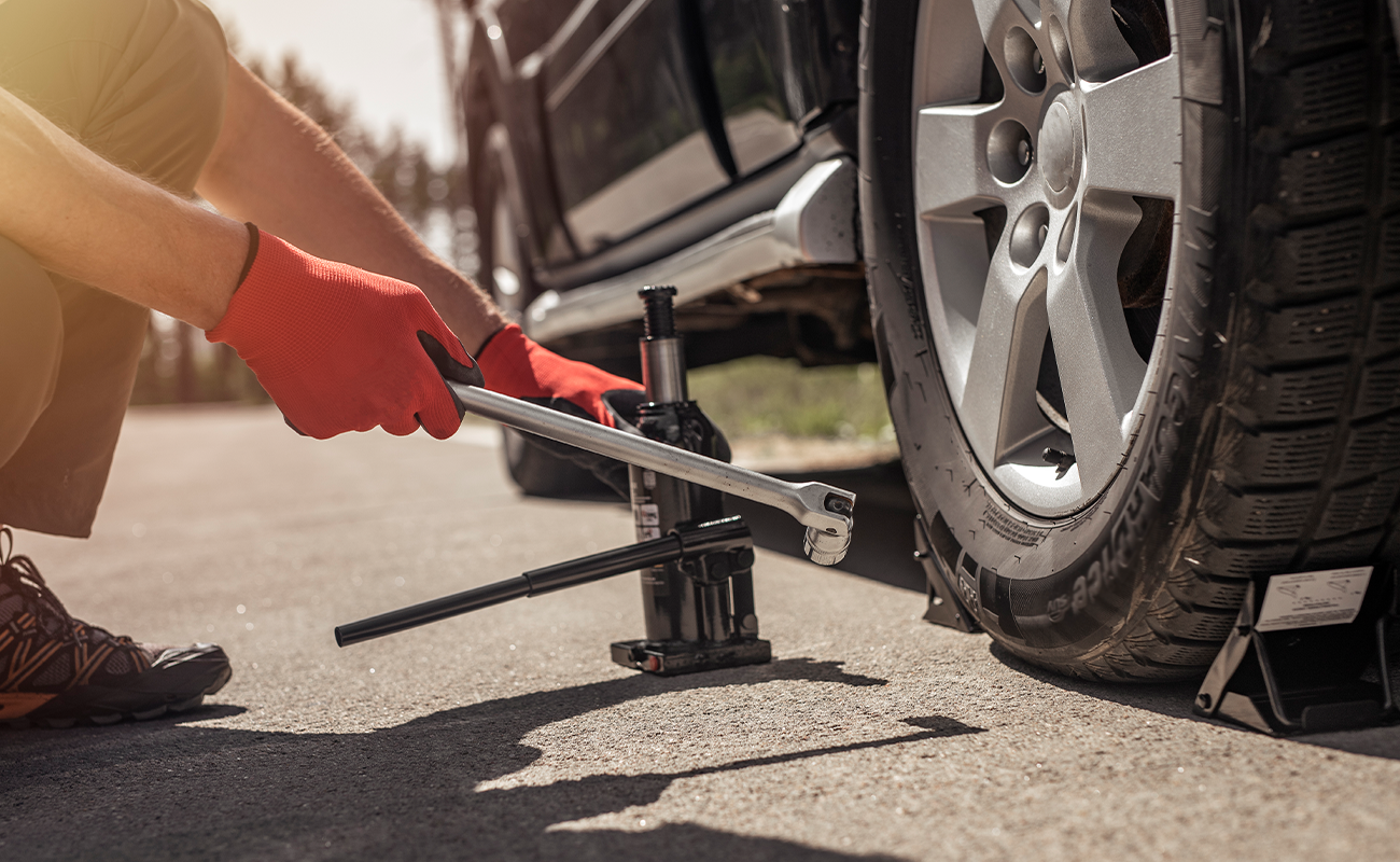 Pozantı Otoyolda Patlak Lastik Tamiri Hizmeti ile Güvenli Yolculuk Devam Ediyor